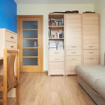 Cozy Private Room In A Three Room Apartment Free Parking Feel Like At Home VNO Exterior photo