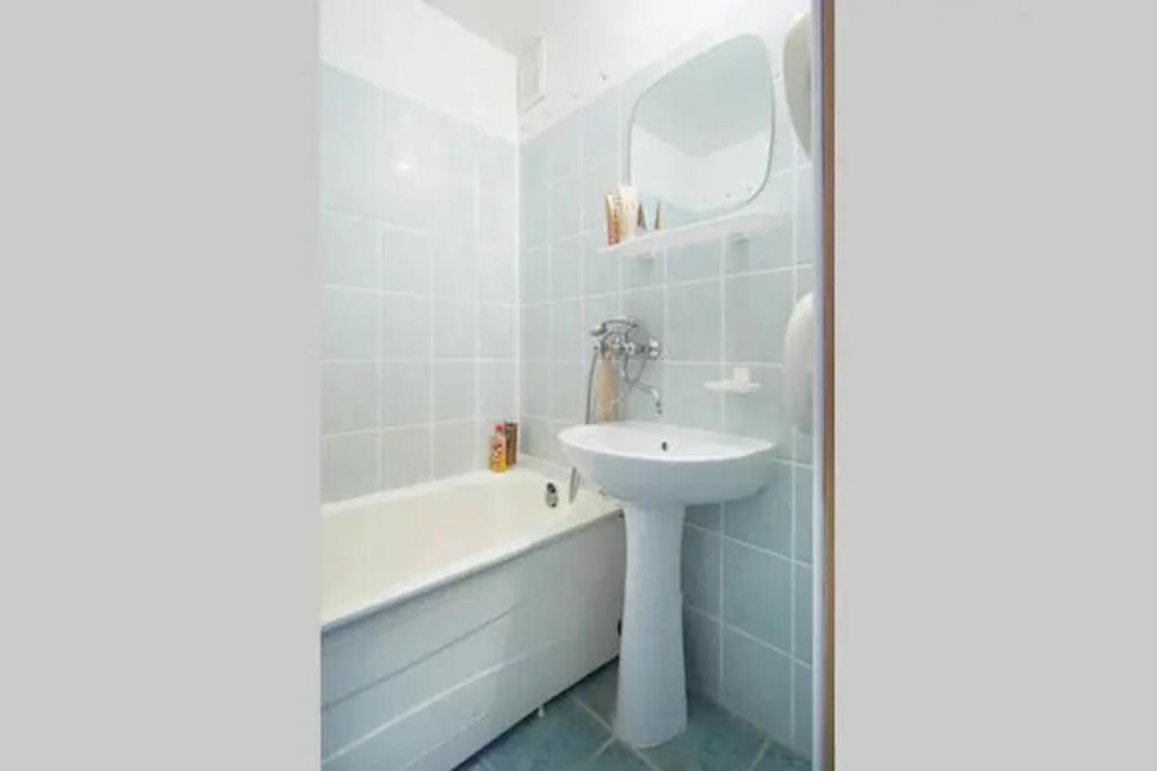 Cozy Private Room In A Three Room Apartment Free Parking Feel Like At Home VNO Exterior photo